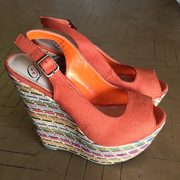 DIVA Lounge Shoes - SALE NWOB Orange and Multicolored Wedges 6 Jute